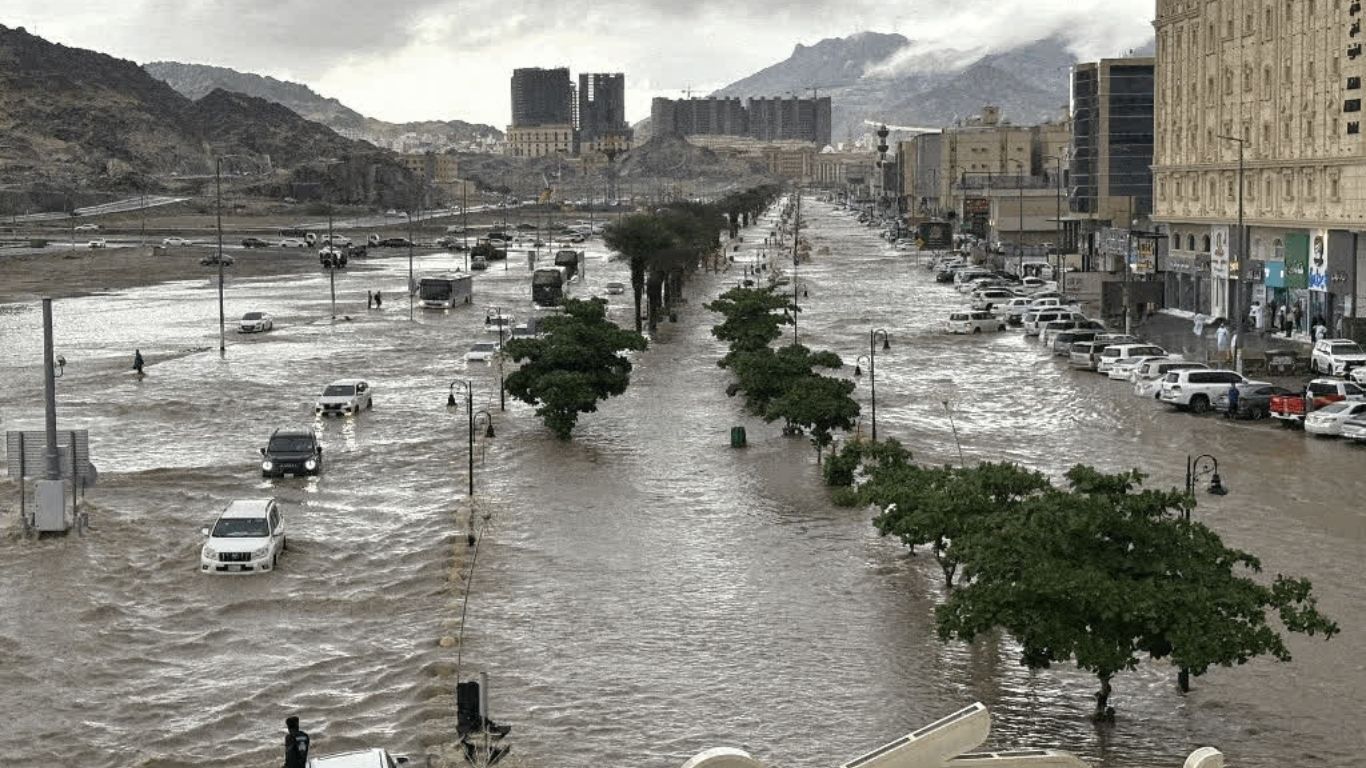 Severe Flooding in Mecca and Jeddah Rescue Operations Underway Amid Heavy Rains